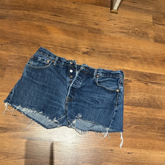 Levi’s button fly 501 frayed jean shorts size 34 waist - Picture 15 of 16